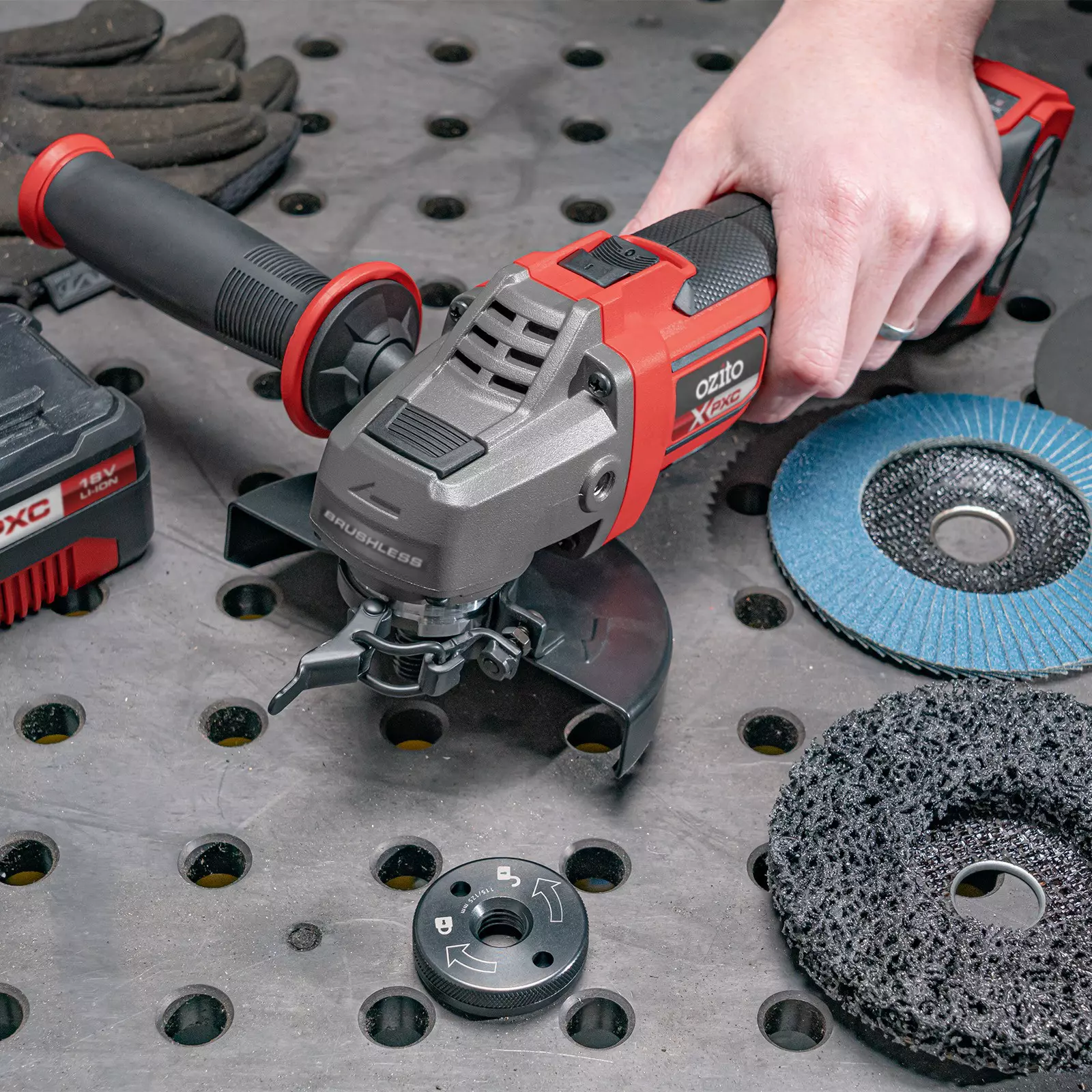 ozito-cordless-angle-grinder-3001203-example_usage-101