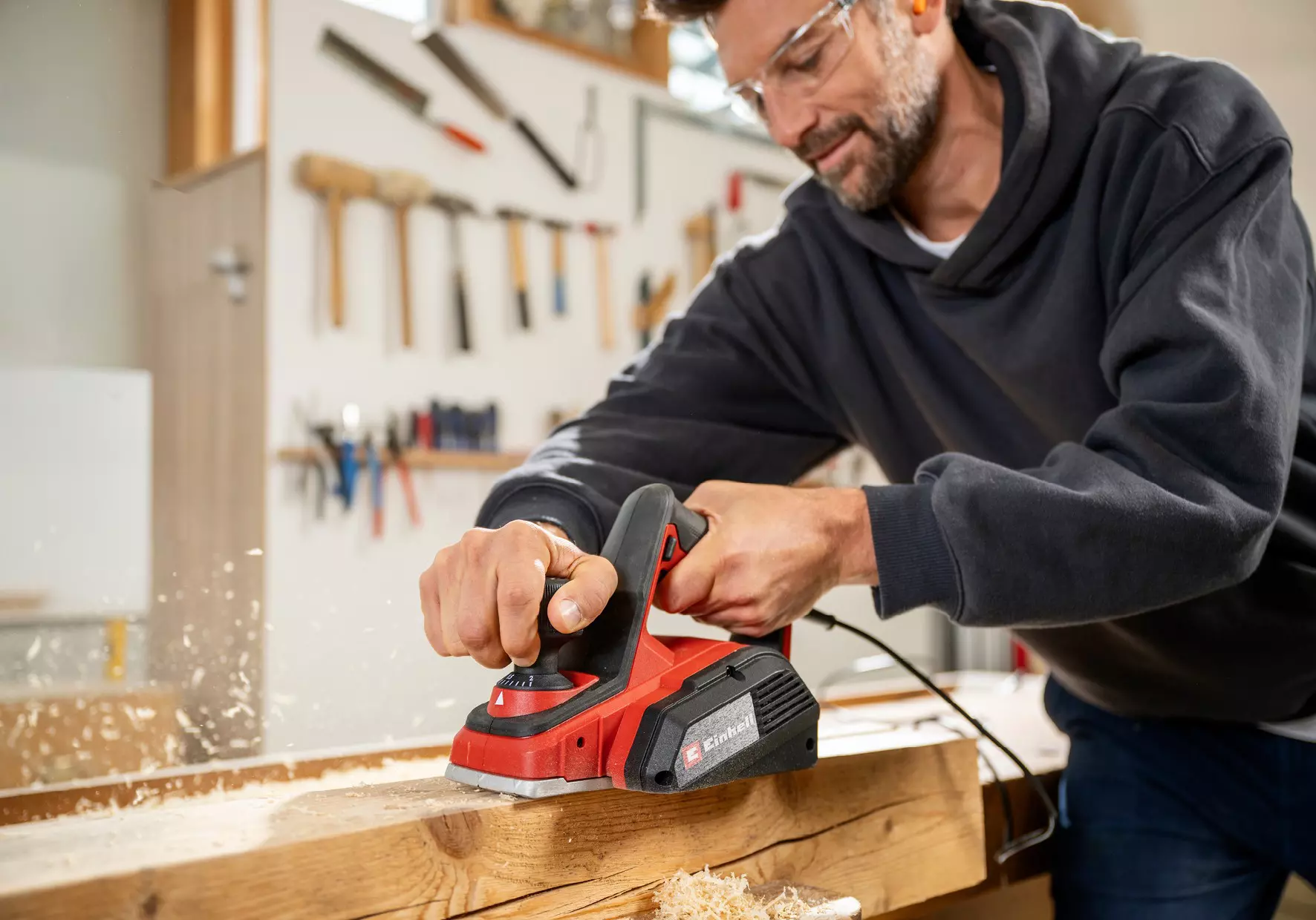 einhell-classic-planer-4345330-example_usage-001