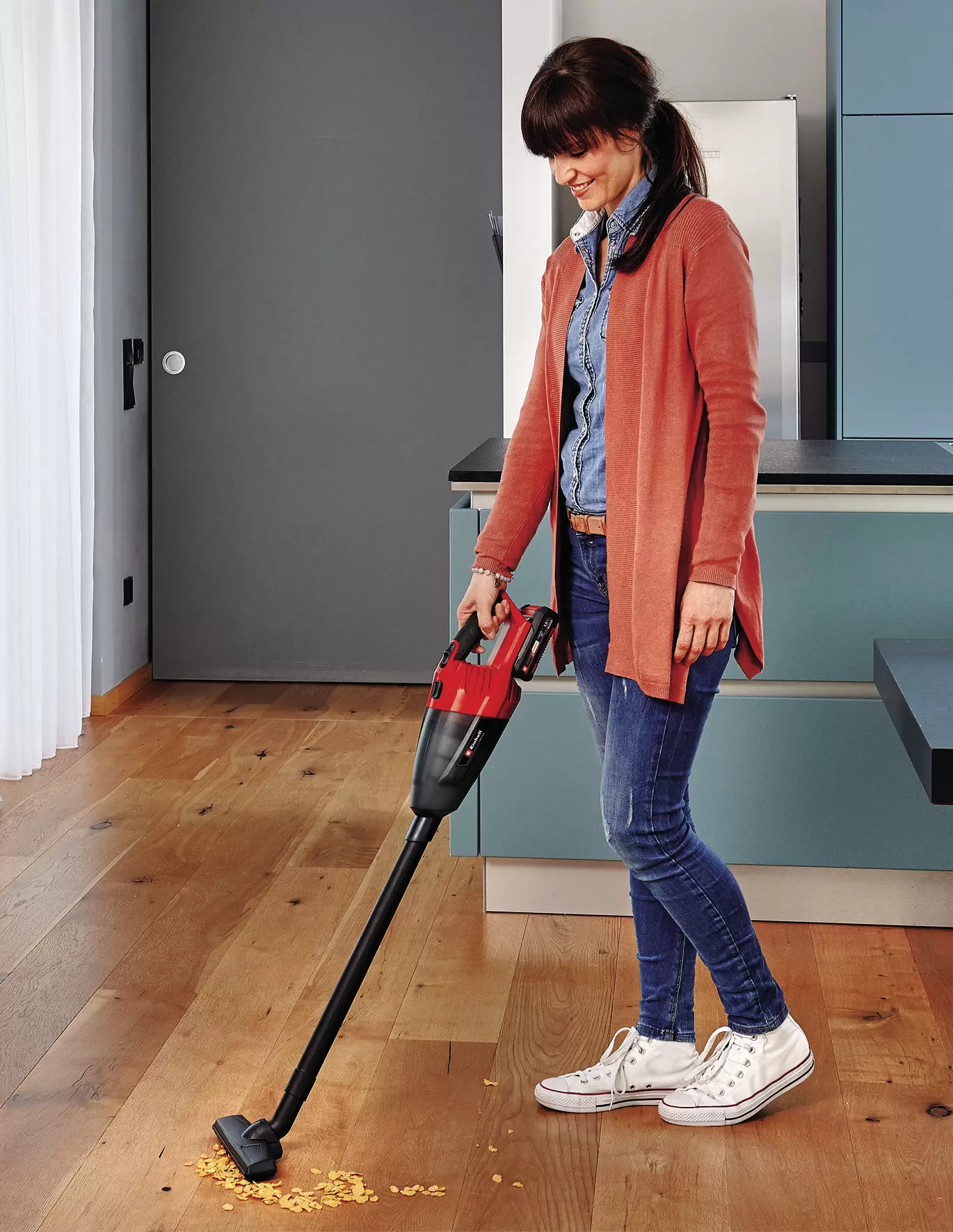 einhell-expert-cordless-vacuum-cleaner-2347120-example_usage-102