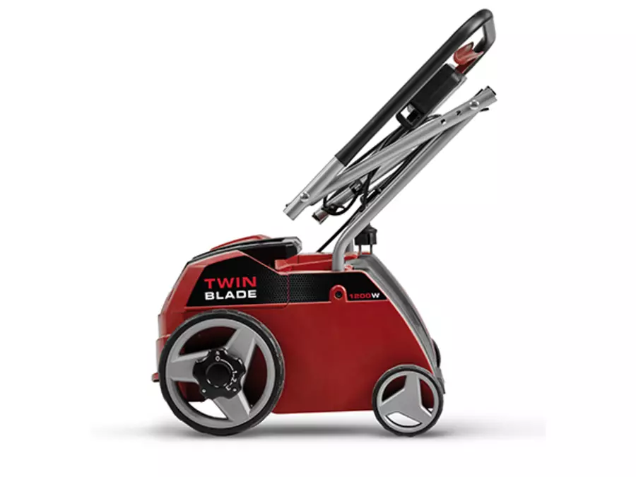 Der Einhell Elektro-Vertikutierer-Lüfter GC-SA 1231/1 mit eingeklapptem Führungsholm und rotem Pfeil zur Faltfunktion.