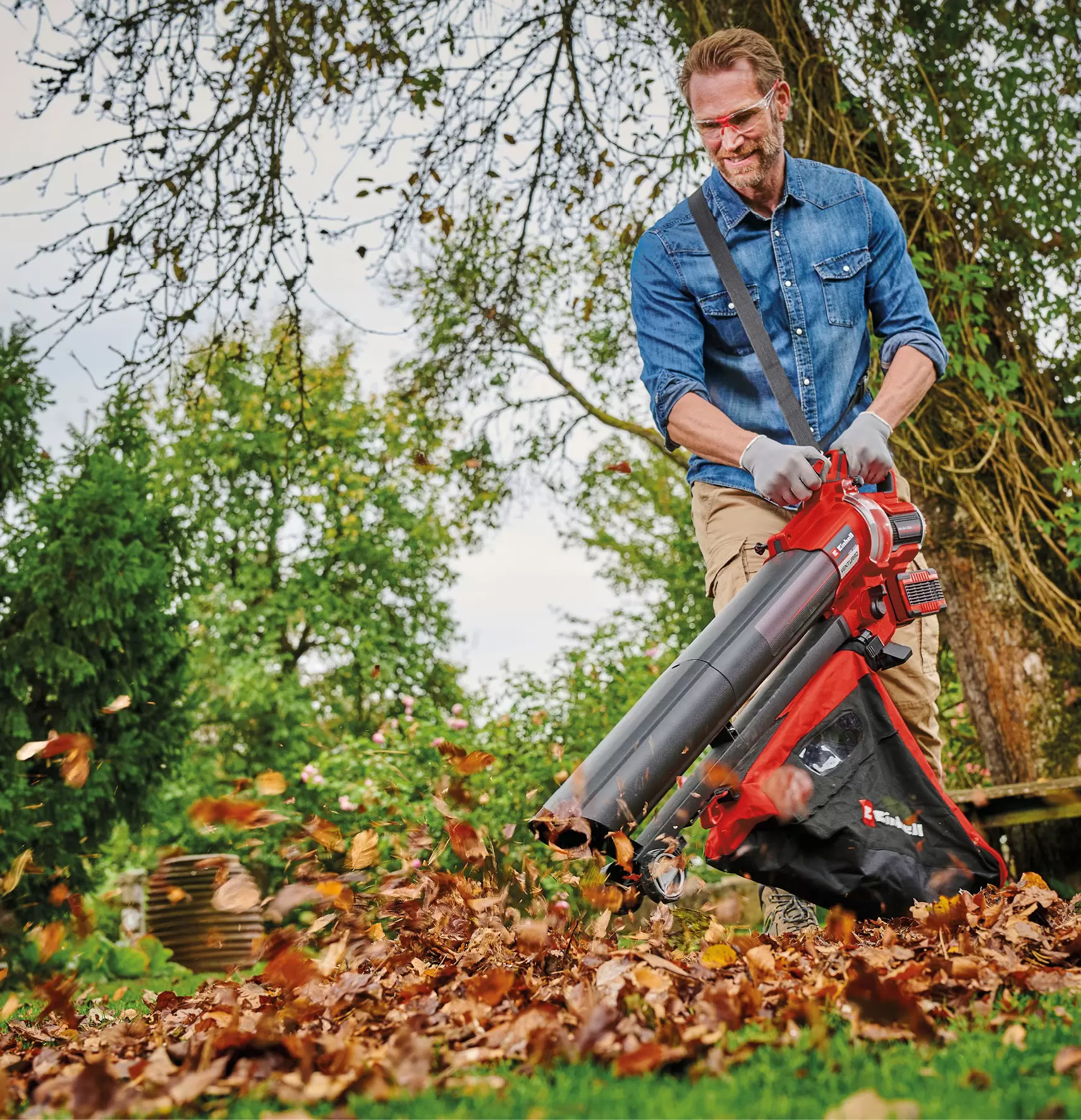 einhell-professional-cordless-leaf-vacuum-3433645-example_usage-001