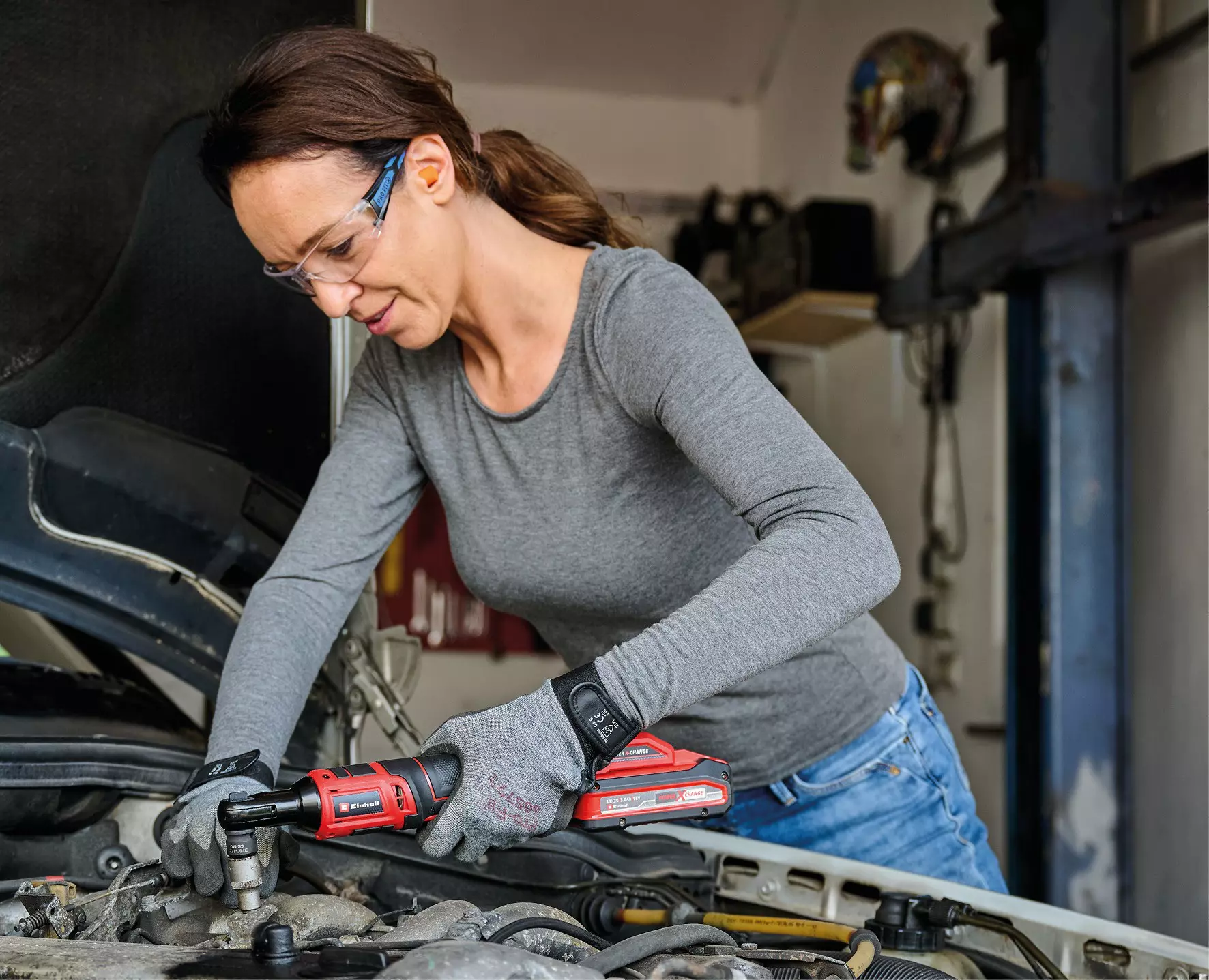 einhell-expert-cordless-ratchet-wrench-4514323-example_usage-001