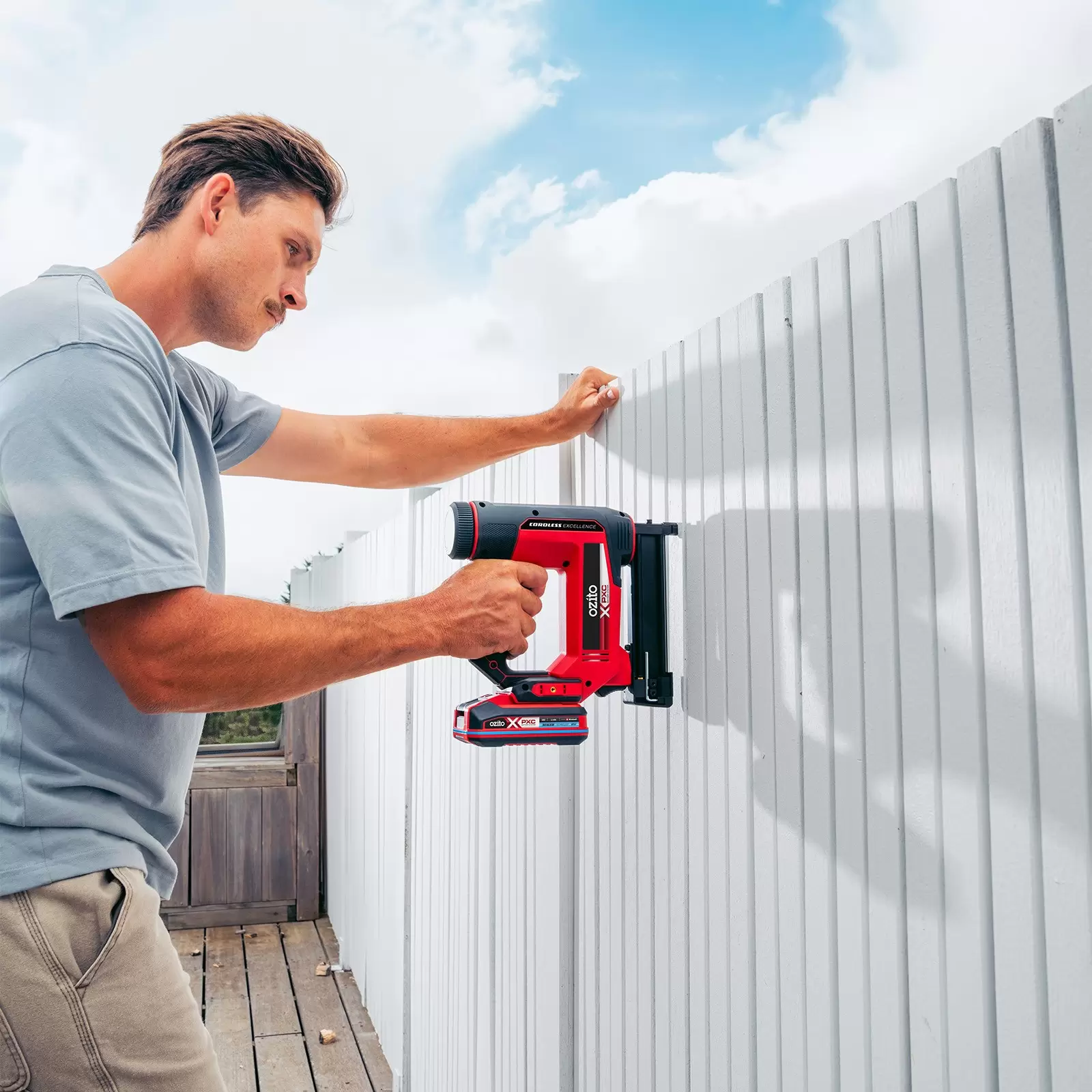 ozito-cordless-nailer-3001377-example_usage-102