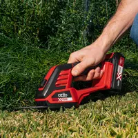 ozito-cordless-grass-and-bush-shear-3001250-example_usage-102
