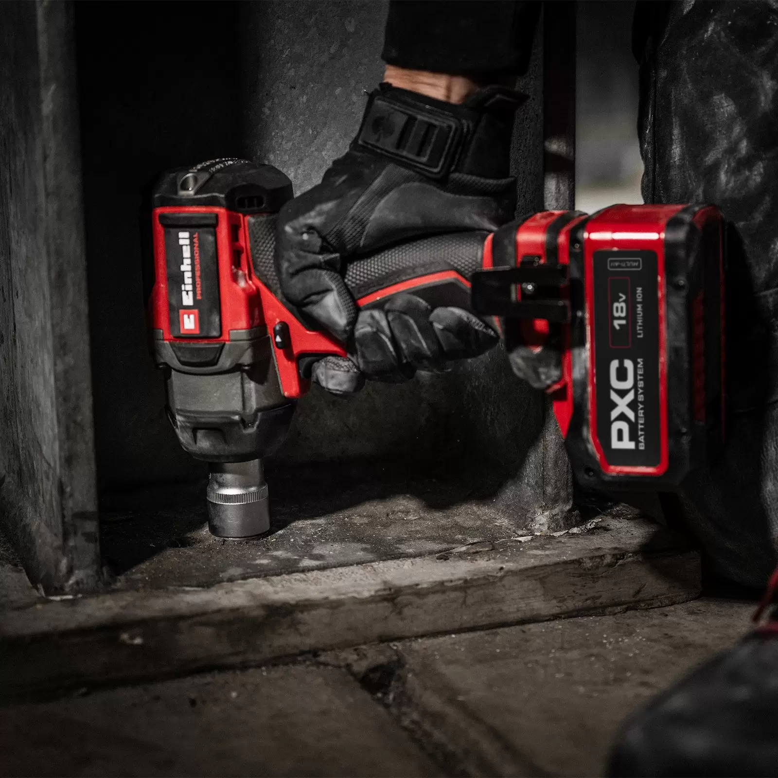einhell-professional-cordless-impact-wrench-3001409-example_usage-001