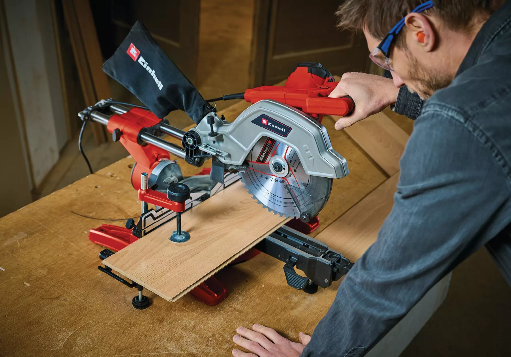 einhell-expert-sliding-mitre-saw-4300878-example_usage-001