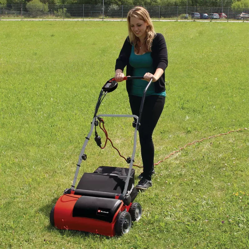einhell-expert-electric-scarifier-lawn-aerat-3420520-example_usage-004