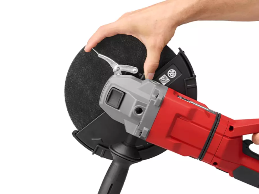 Quick adjustment of the disc guard on the Einhell Professional cordless angle grinder TP-AG 36/230-22 Li BL.