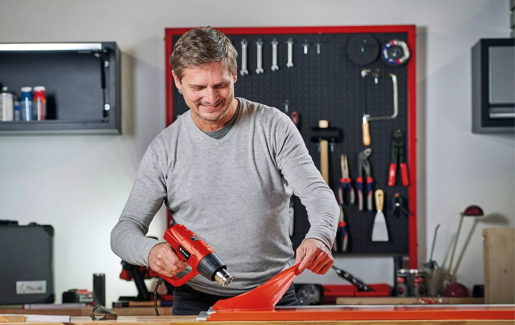 einhell-classic-hot-air-gun-4520184-example_usage-001