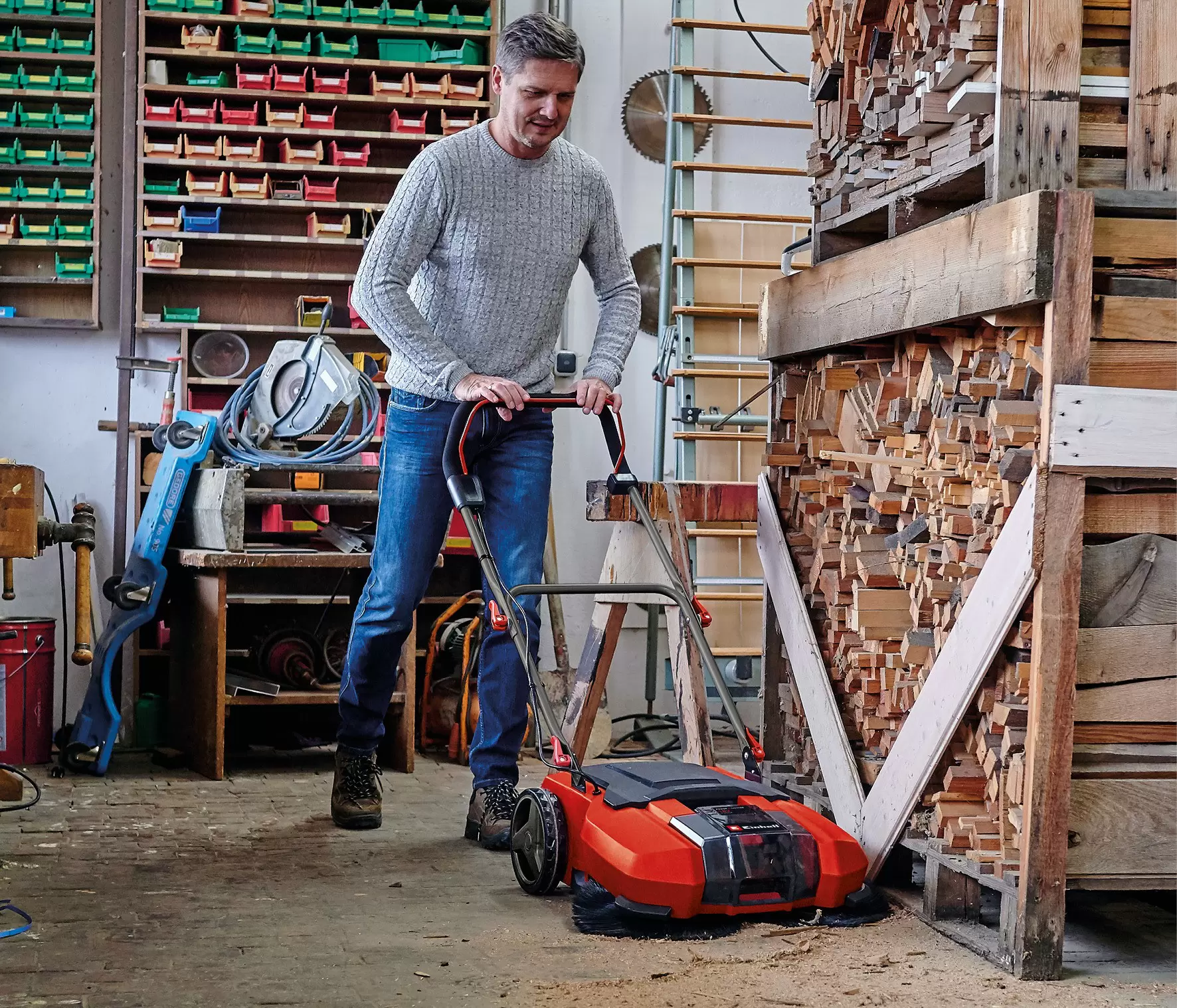 einhell-expert-cordless-push-sweeper-2352040-example_usage-001