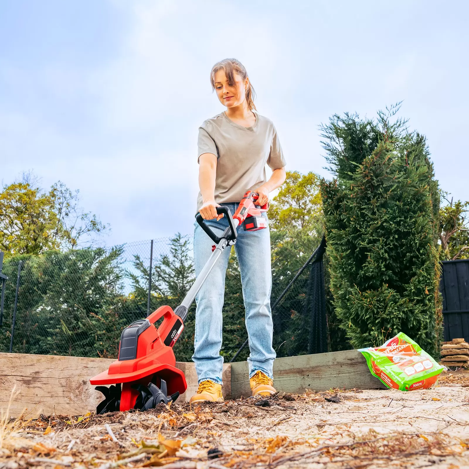 ozito-cordless-tiller-3001373-example_usage-102