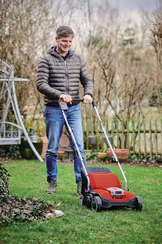 einhell-classic-cordless-scarifier-aerator-3420604-example_usage-001