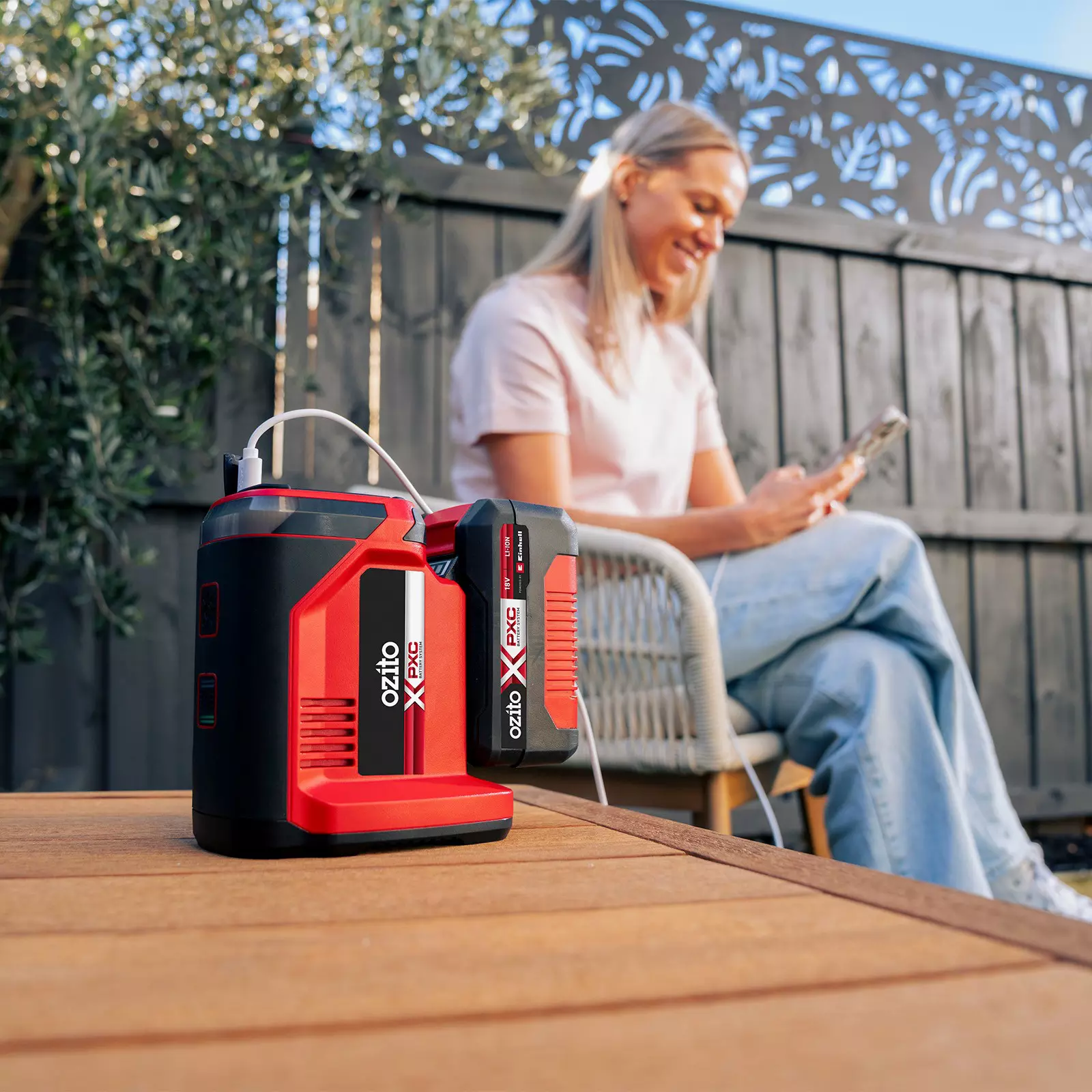 ozito-cordless-energy-station-3001237-example_usage-102