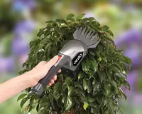 ozito-cordless-grass-and-bush-shear-61000682-example_usage-102