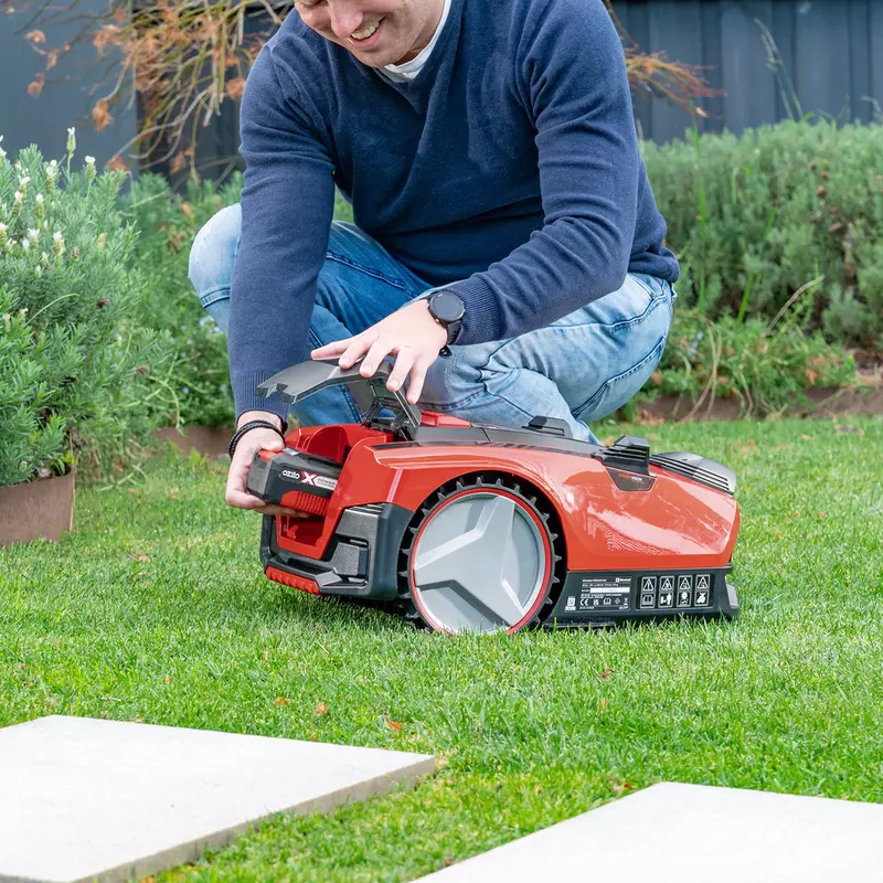 ozito-robot-lawn-mower-3001047-detail_image-103