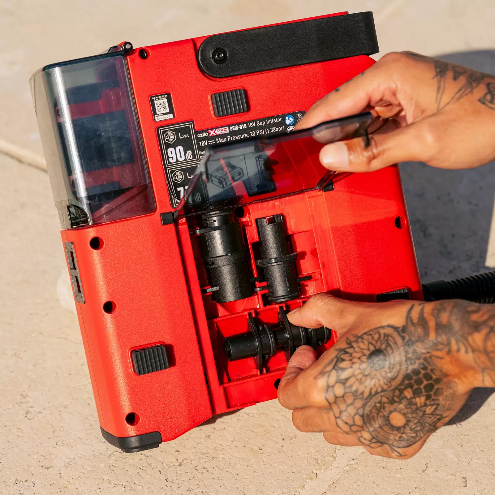 ozito-cordless-air-compressor-3001443-example_usage-104