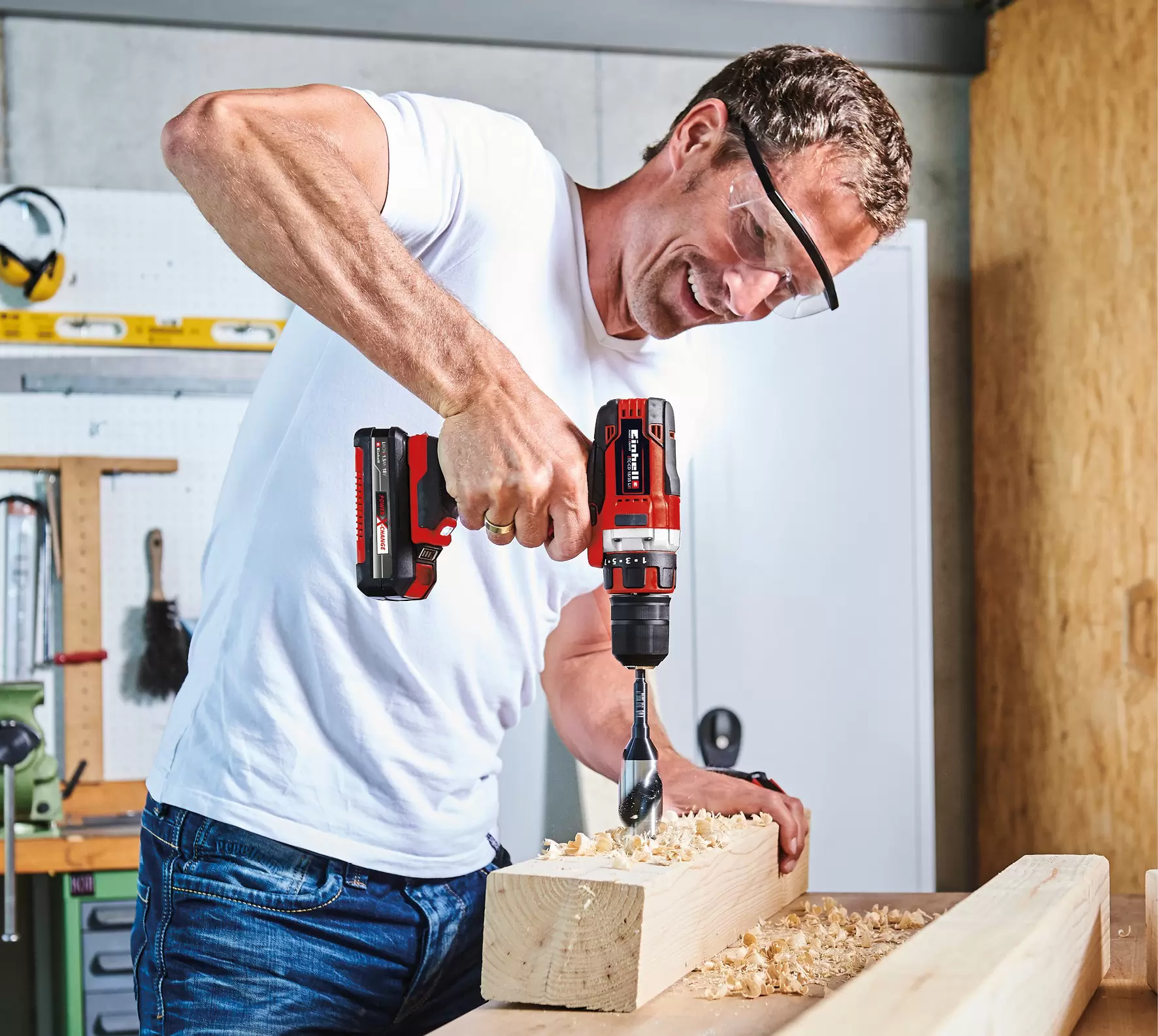 einhell-expert-cordless-drill-4514228-example_usage-001