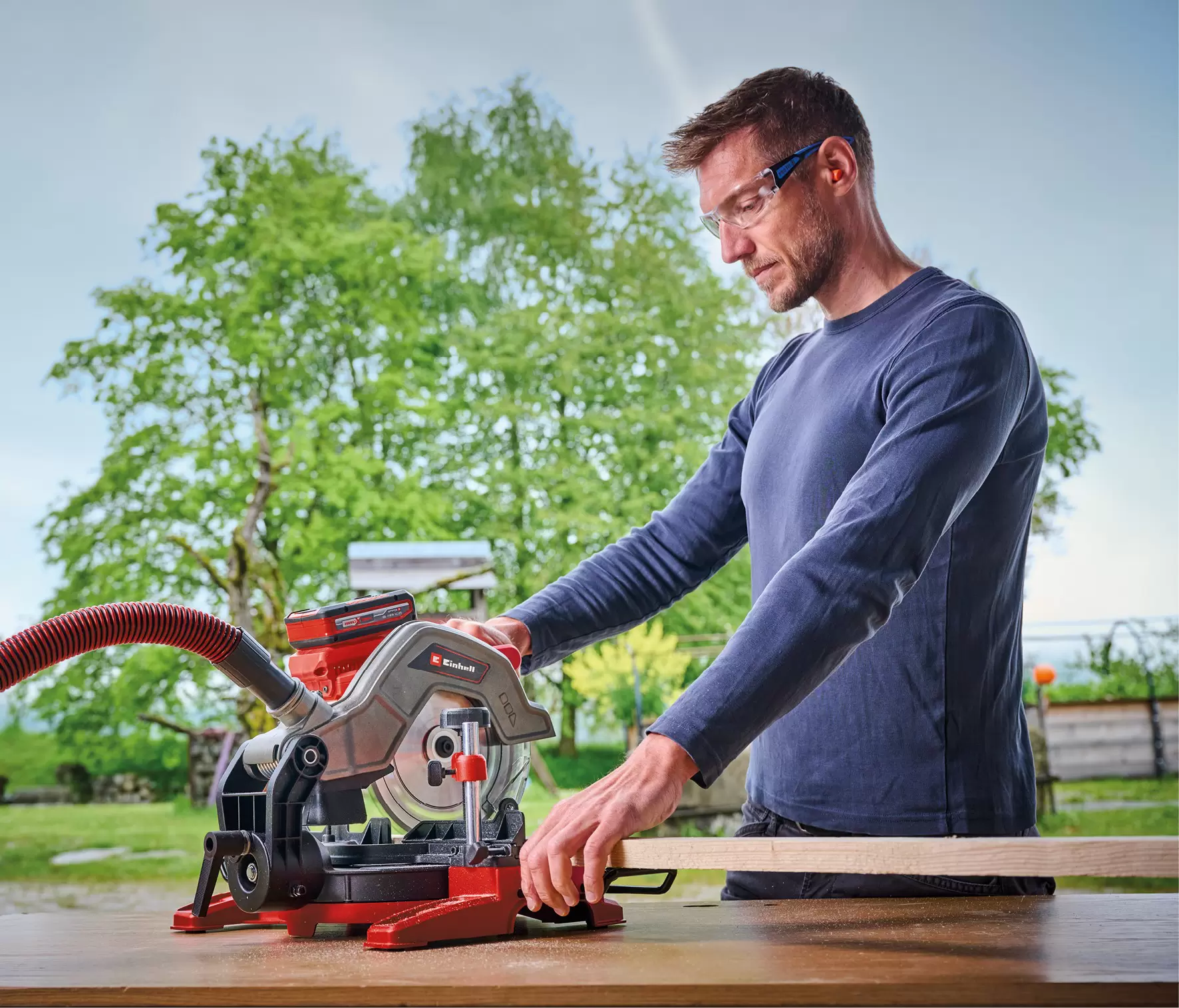 einhell-expert-cordless-mitre-saw-4300893-example_usage-001