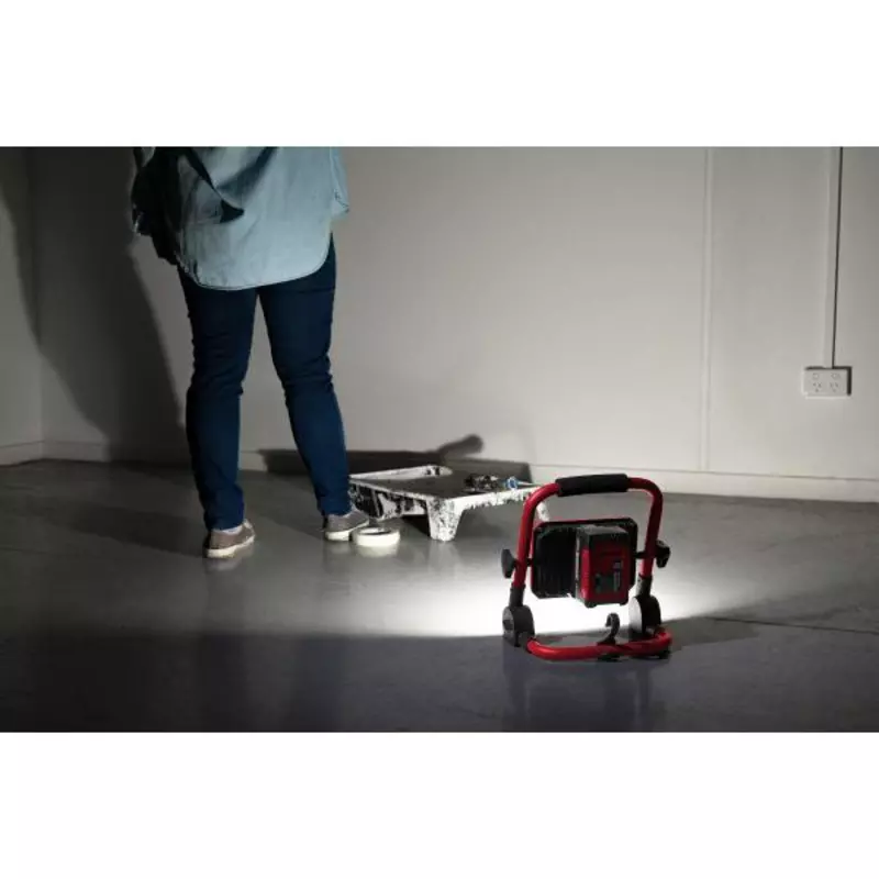 ozito-cordless-light-3000464-example_usage-103