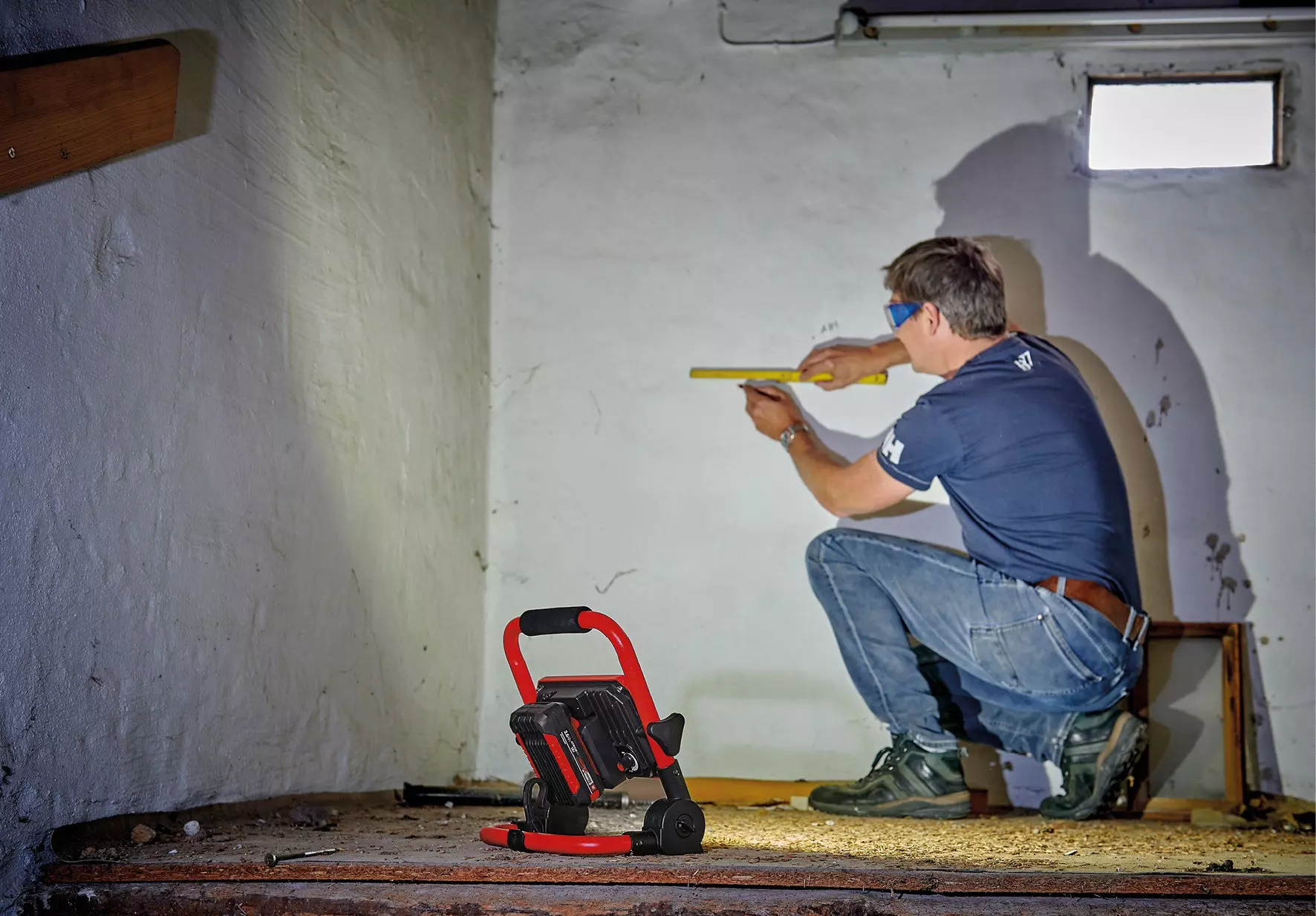 einhell-classic-cordless-light-4514115-example_usage-001