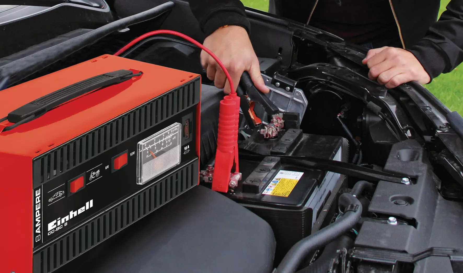 einhell-car-classic-battery-charger-1023121-example_usage-001