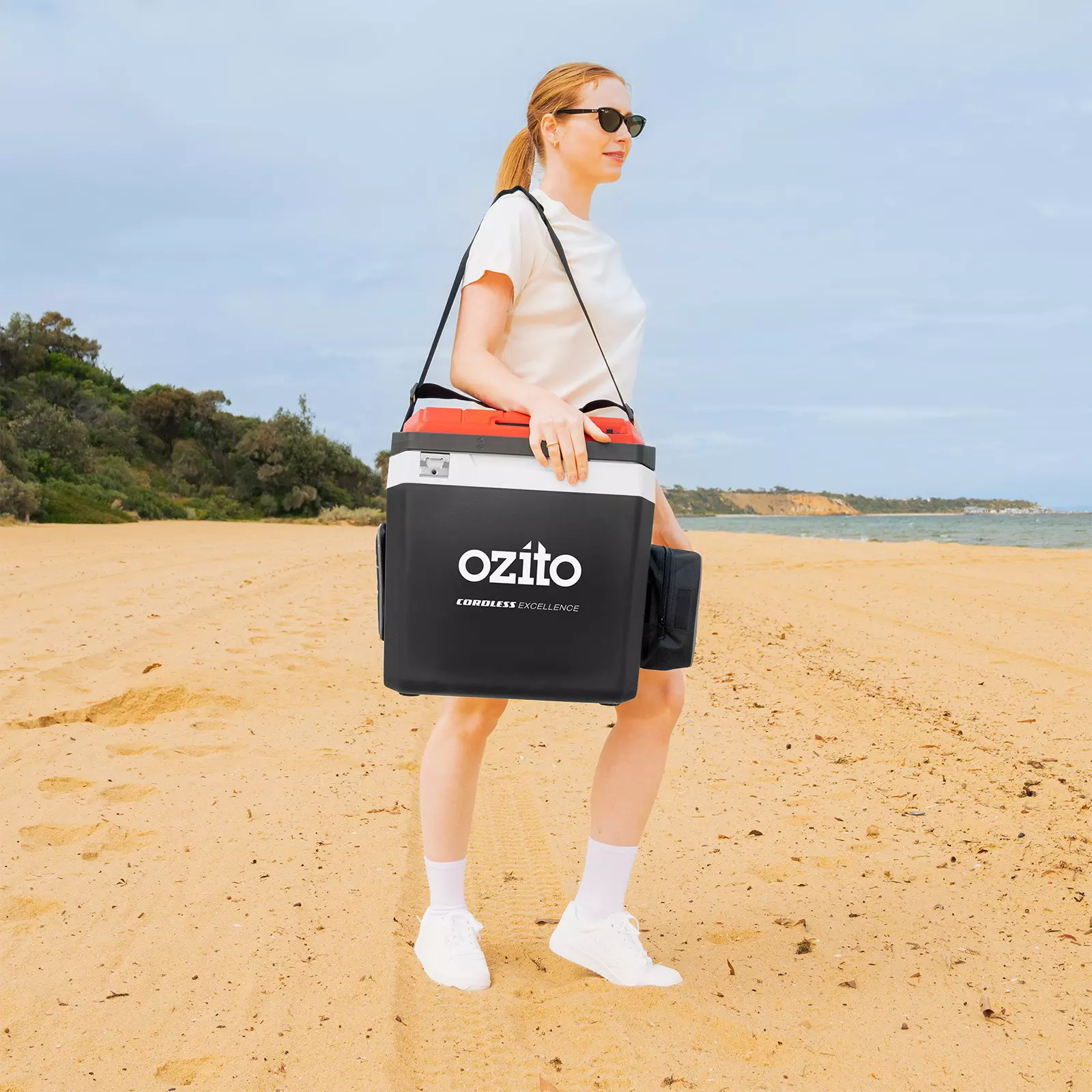 ozito-battery-powered-cool-box-3001387-example_usage-104