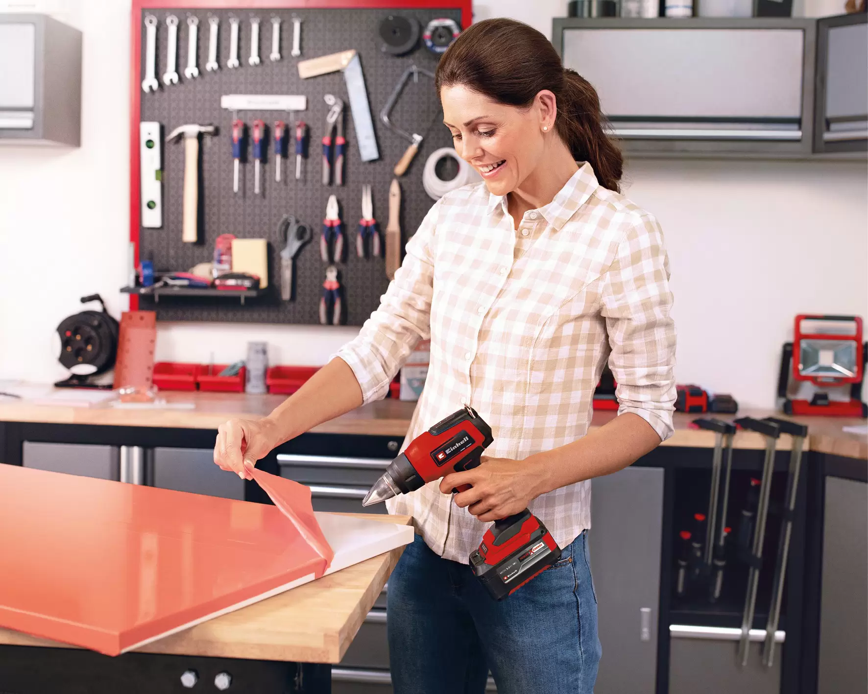 einhell-expert-cordless-hot-air-gun-4520502-example_usage-001