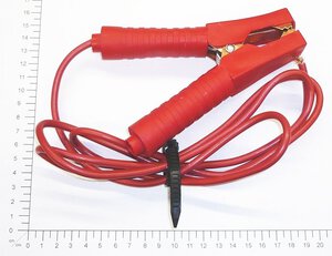 Rote Leitung mit Polzange
