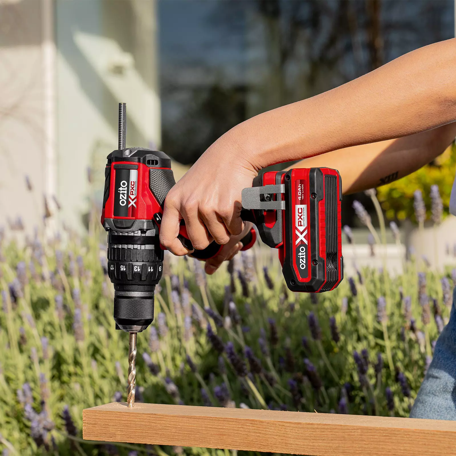 ozito-battery-3001246-example_usage-101