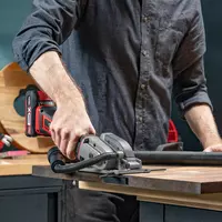 ozito-cordless-mini-circular-saw-3000750-example_usage-102