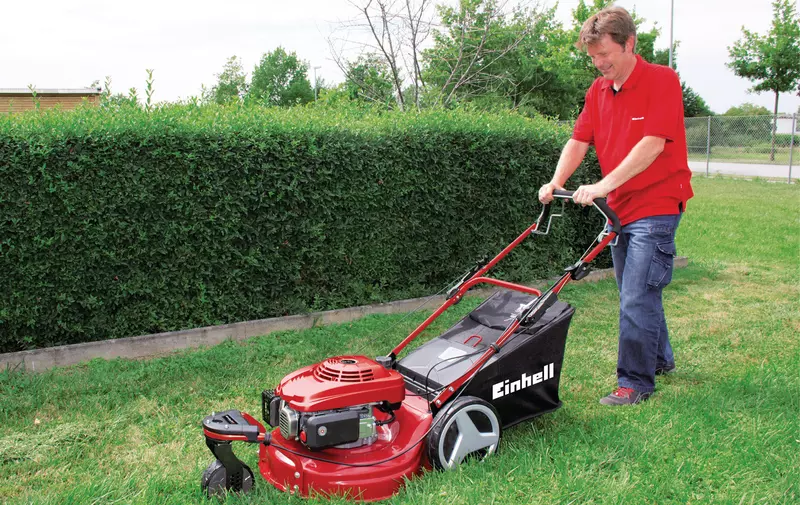 einhell-classic-petrol-lawn-mower-3404390-example_usage-001