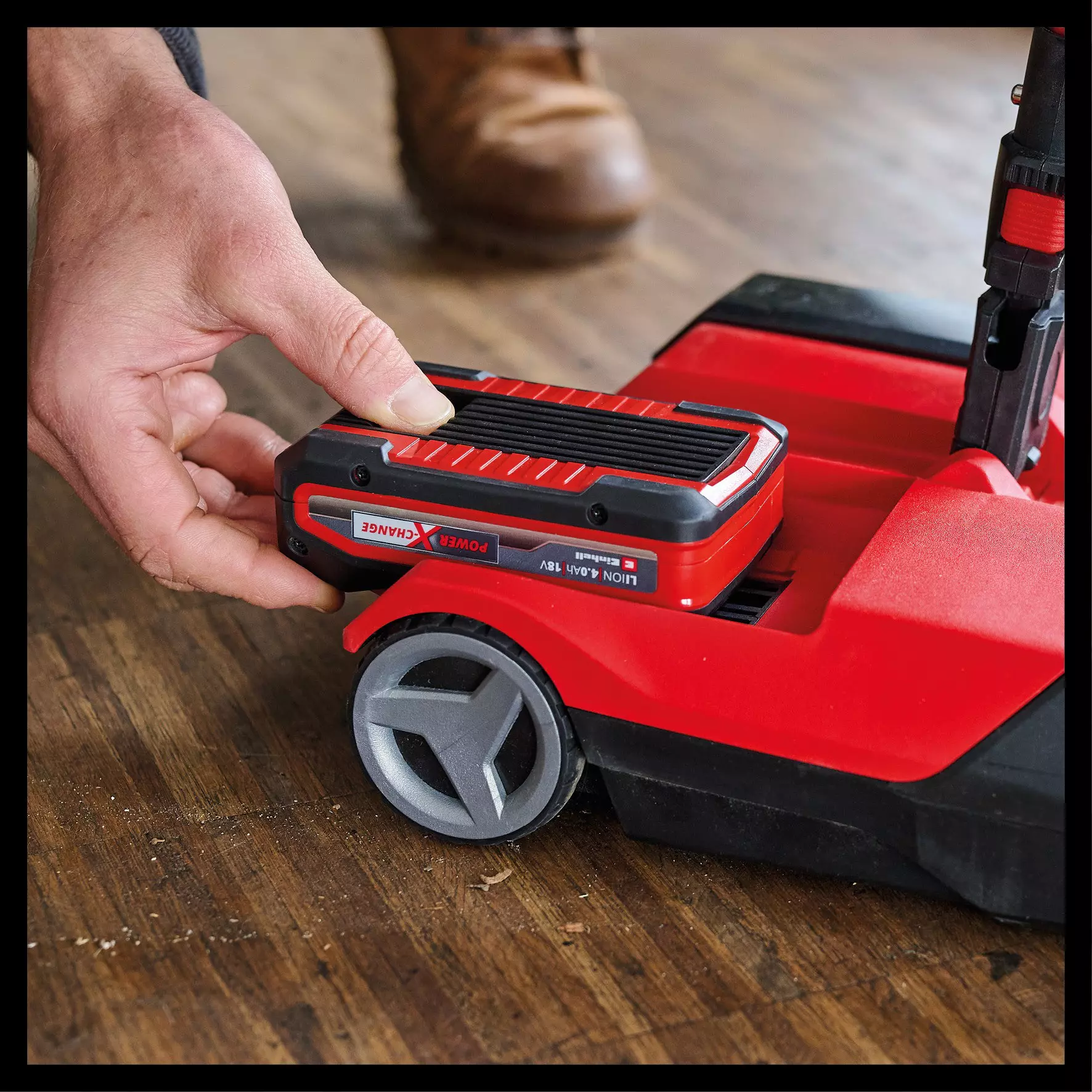 einhell-expert-cordless-sweeper-2352050-detail_image-001