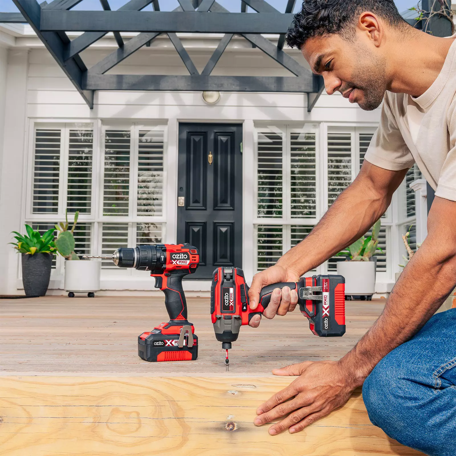 ozito-professional-power-tool-kit-3001244-example_usage-102