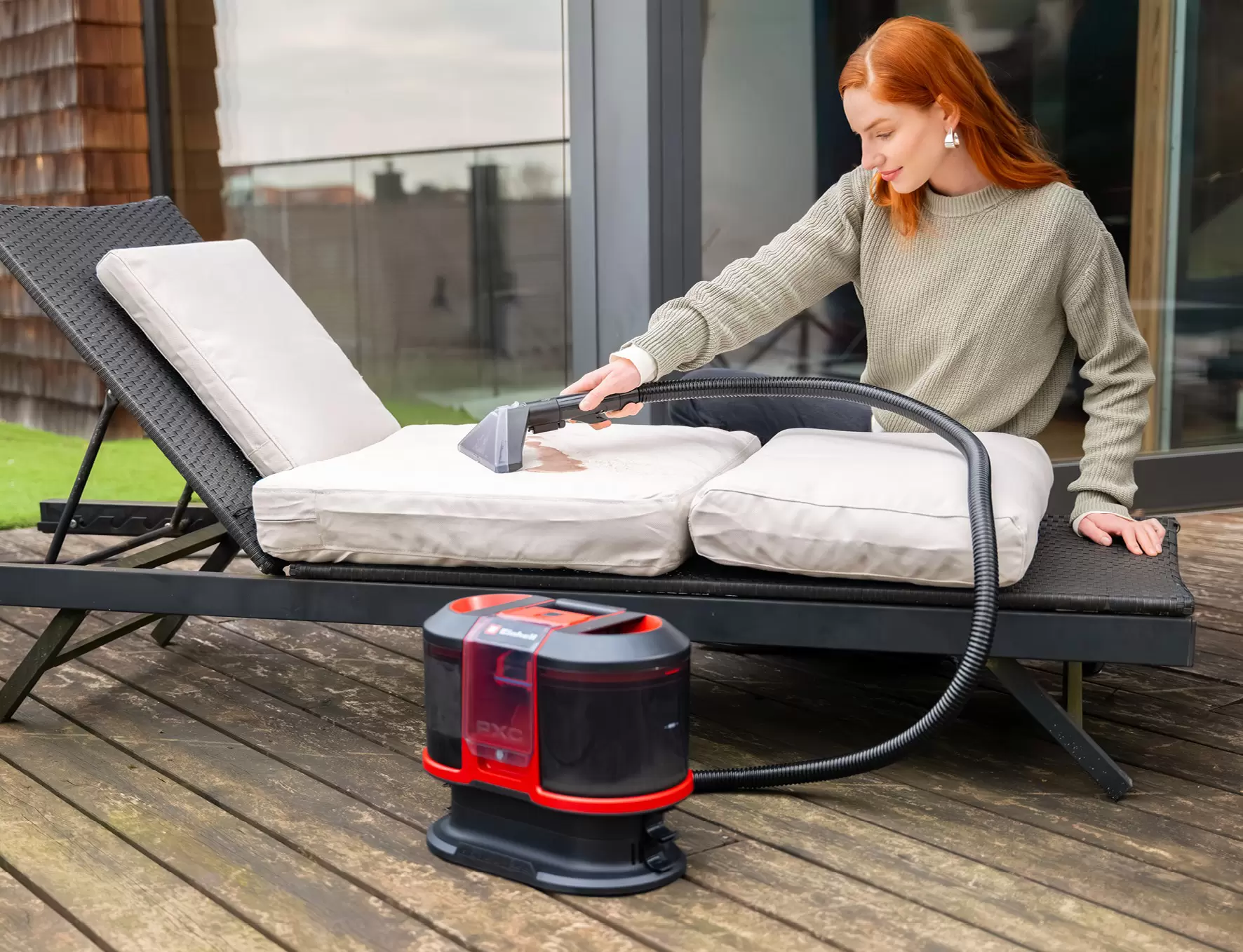einhell-expert-cordless-spot-cleaner-semi-statonary-3437140-example_usage-001