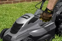 ozito-electric-lawn-mower-3000614-example_usage-102