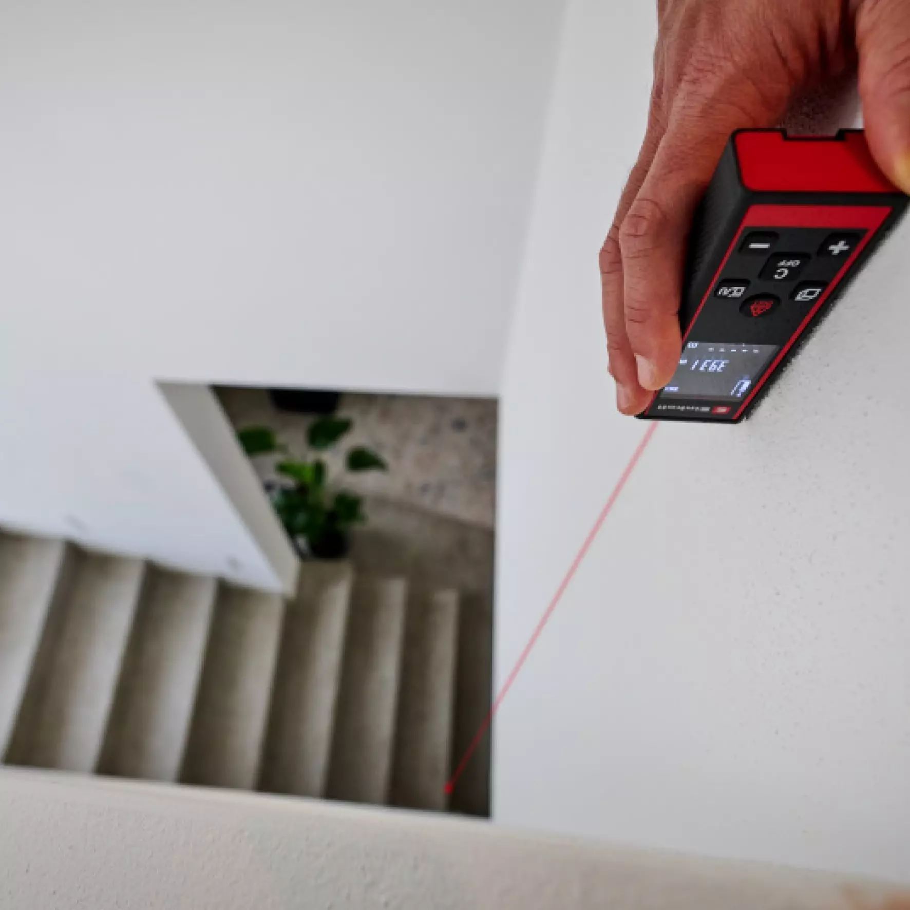 einhell-classic-laser-measuring-tool-2270082-example_usage-001