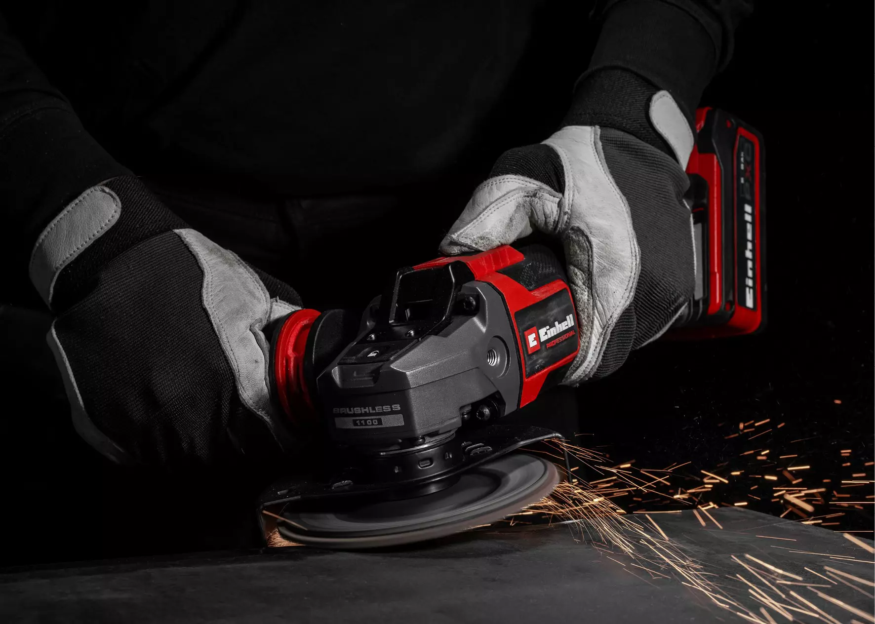 einhell-professional-cordless-angle-grinder-4431220-example_usage-001