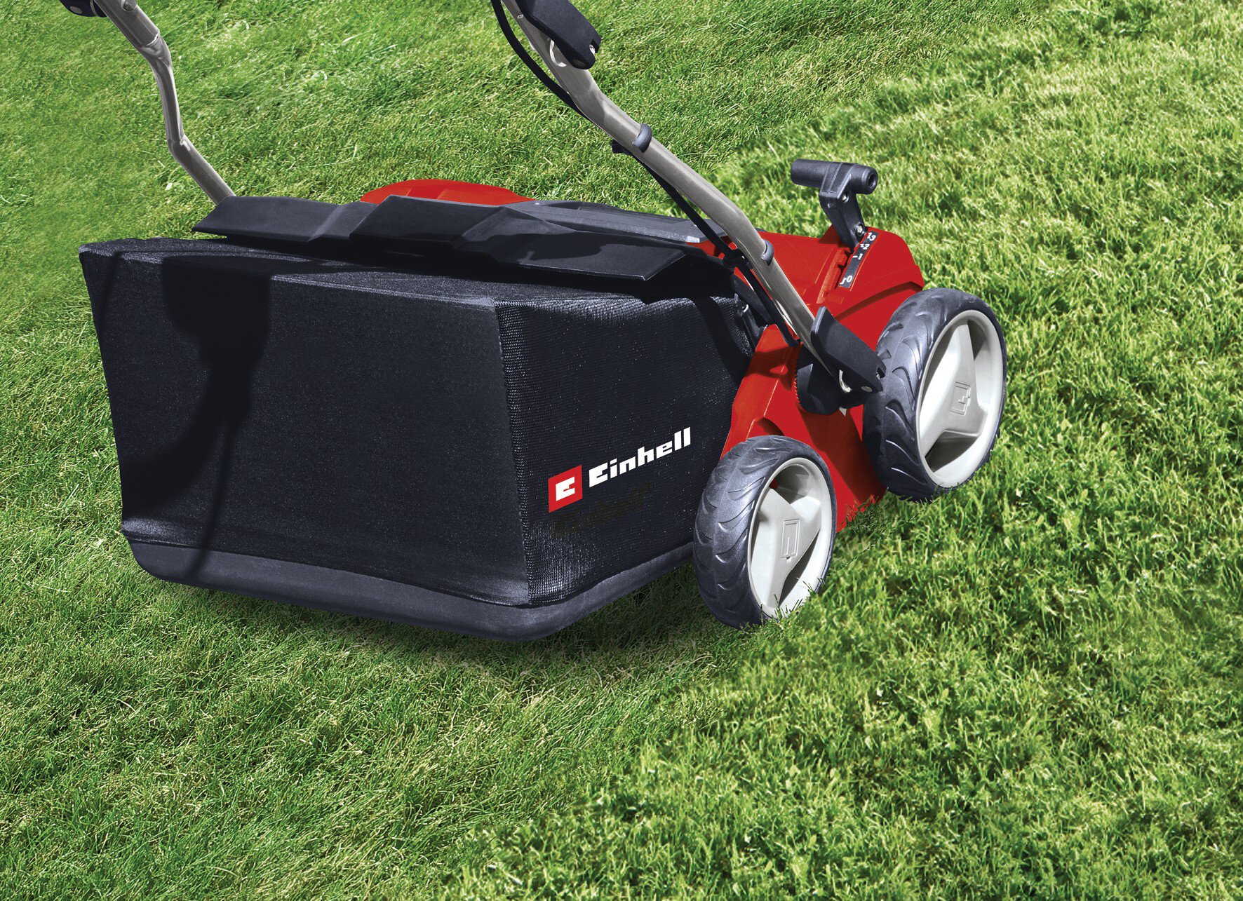 einhell-expert-electric-scarifier-lawn-aerat-3420590-example_usage-001