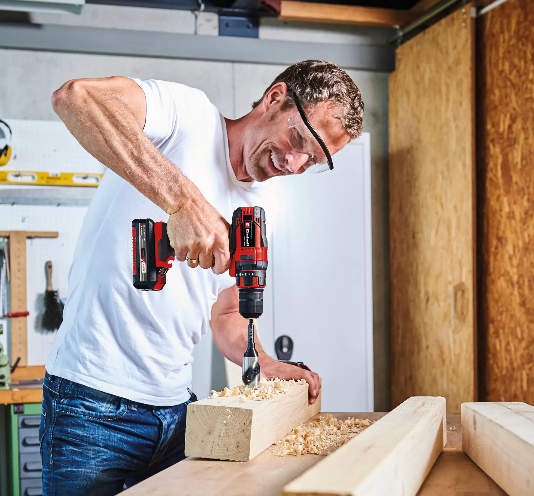 einhell-classic-cordless-drill-4513927-example_usage-001