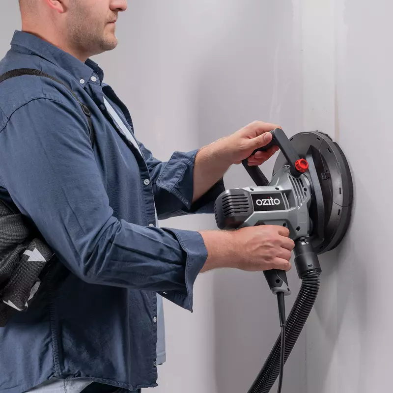 ozito-drywall-polisher-3001109-example_usage-101