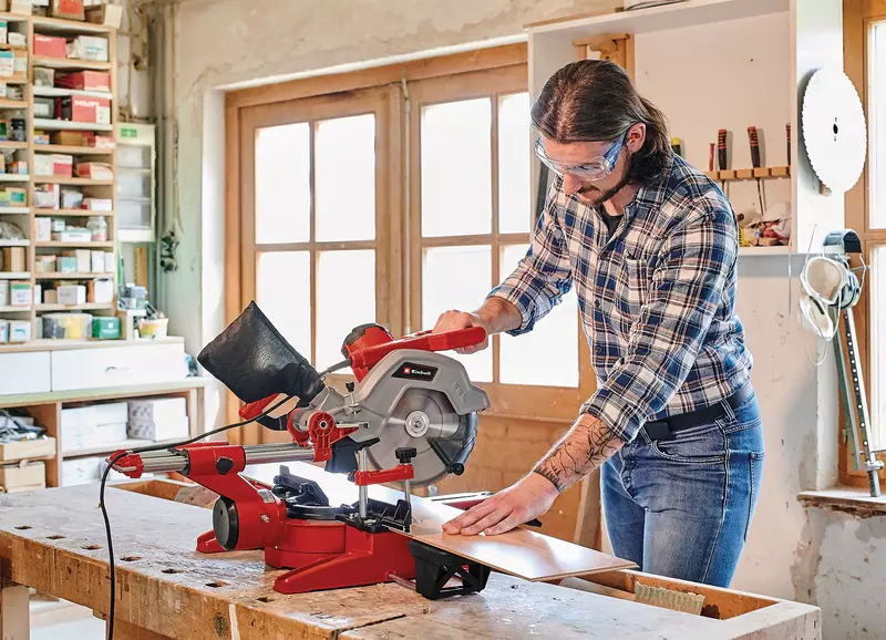 einhell-expert-sliding-mitre-saw-4300876-example_usage-001