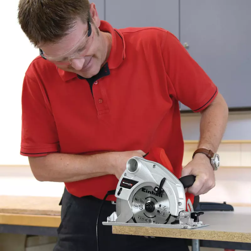 einhell-classic-circular-saw-4331004-example_usage-001