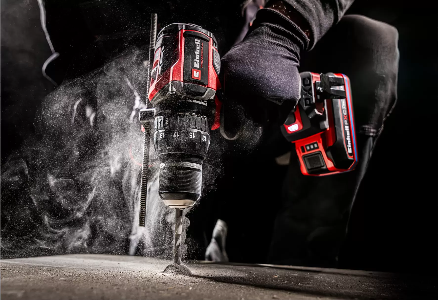 einhell-professional-cordless-impact-drill-4514313-example_usage-001