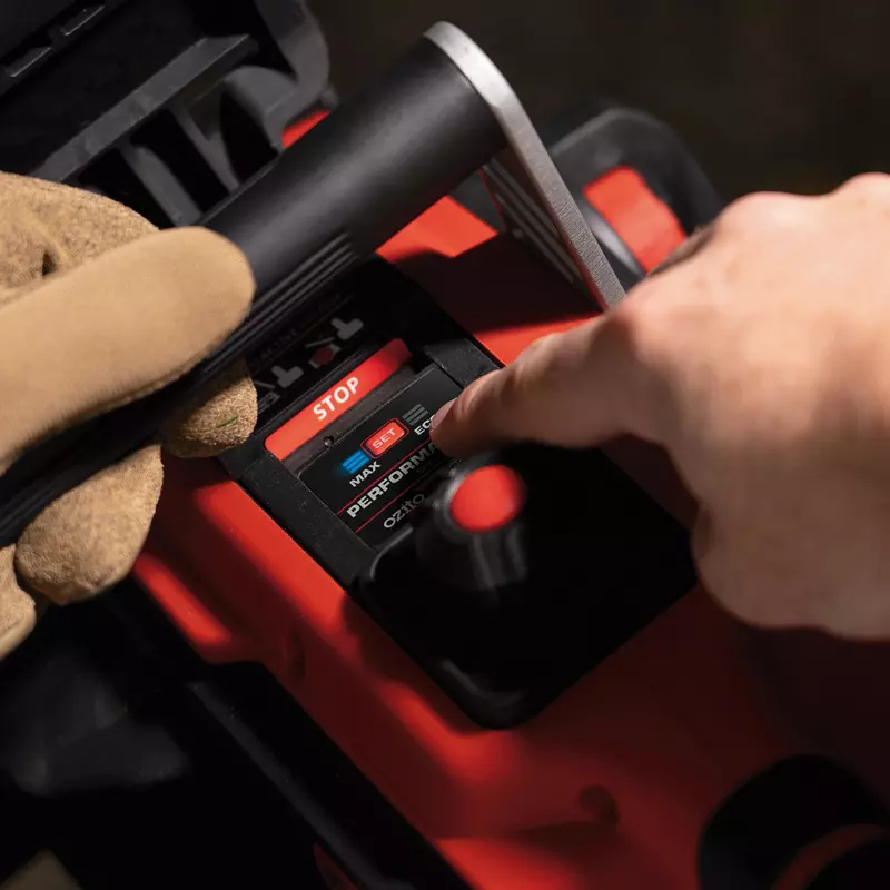 ozito-cordless-chain-saw-3001189-detail_image-101