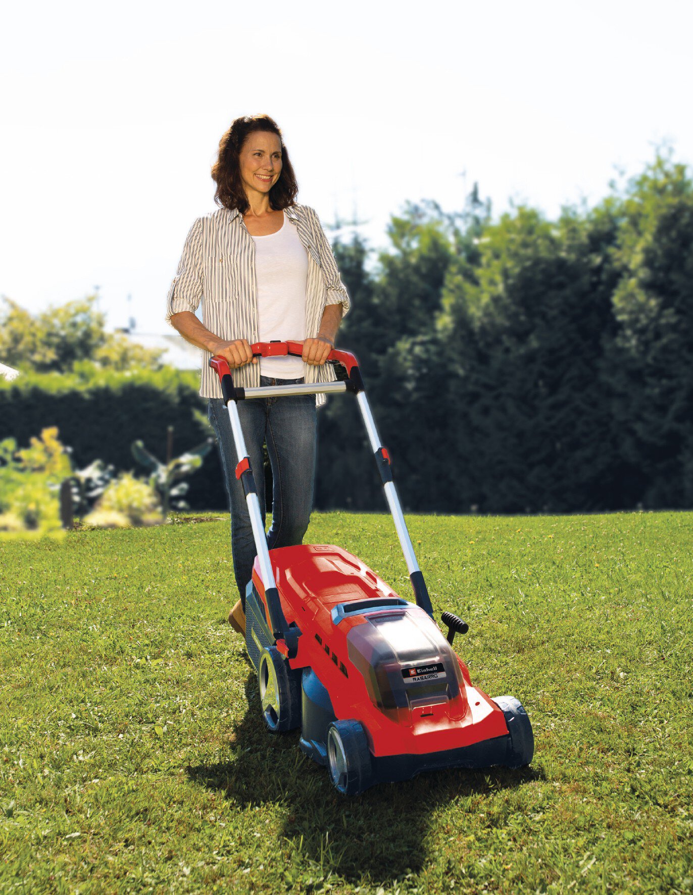 einhell-professional-cordless-lawn-mower-3413180-example_usage-002