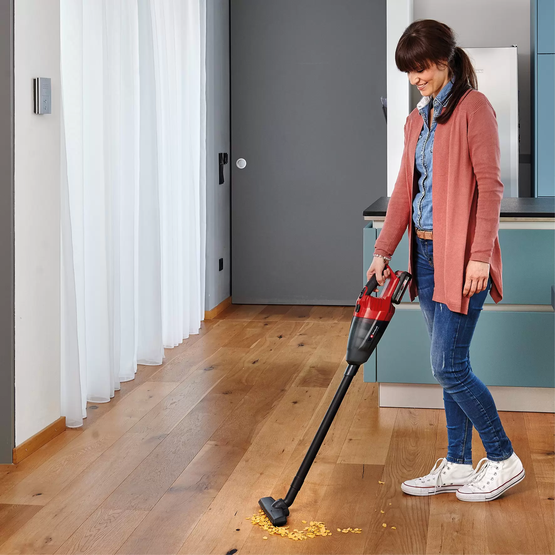 einhell-expert-cordless-vacuum-cleaner-2347124-example_usage-001