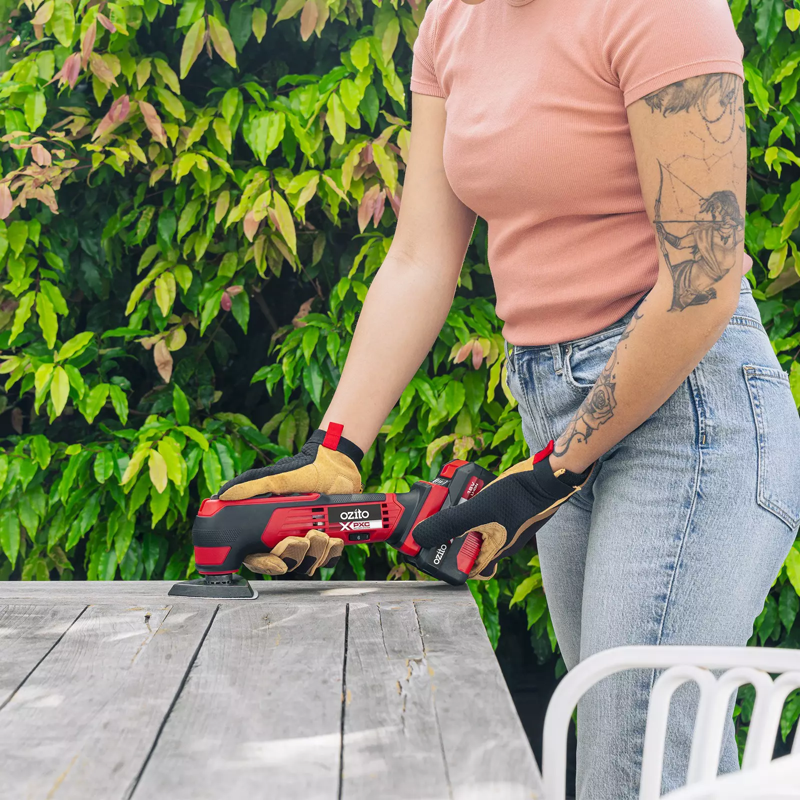 ozito-cordless-multifunctional-tool-3001263-example_usage-103