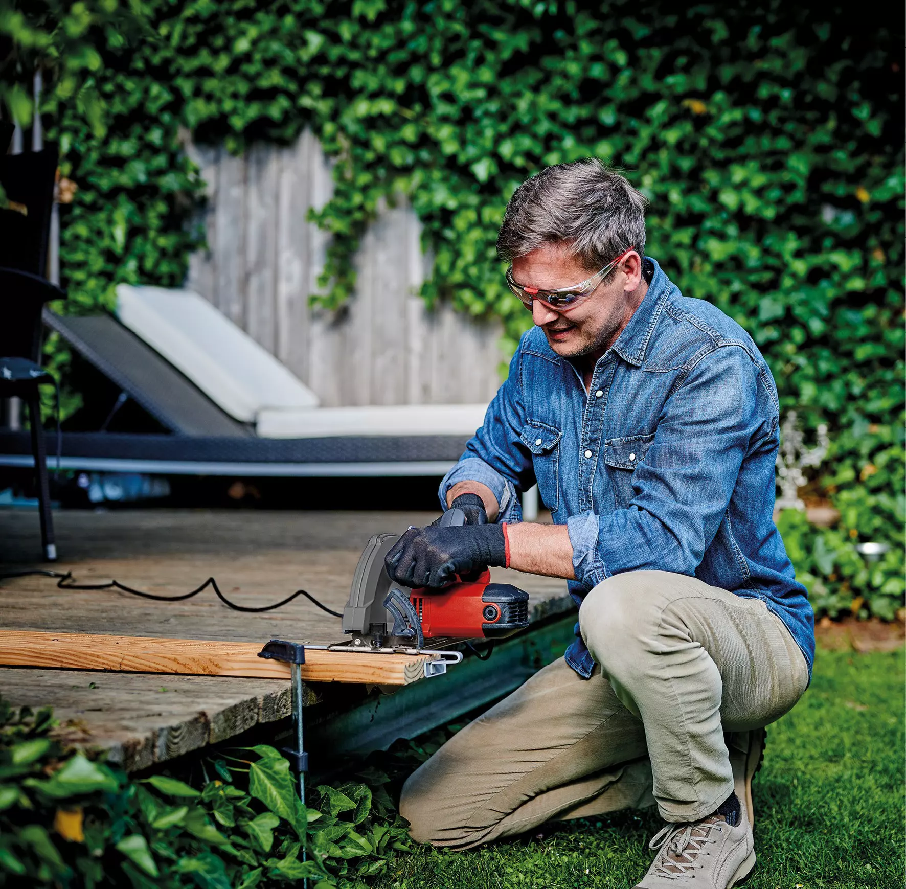 einhell-classic-circular-saw-4331040-example_usage-001