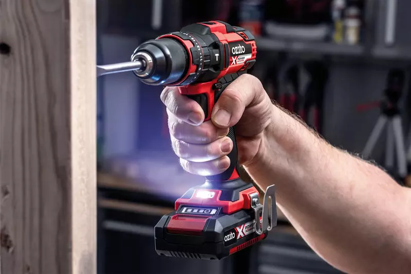 ozito-cordless-drill-3000551-example_usage-102