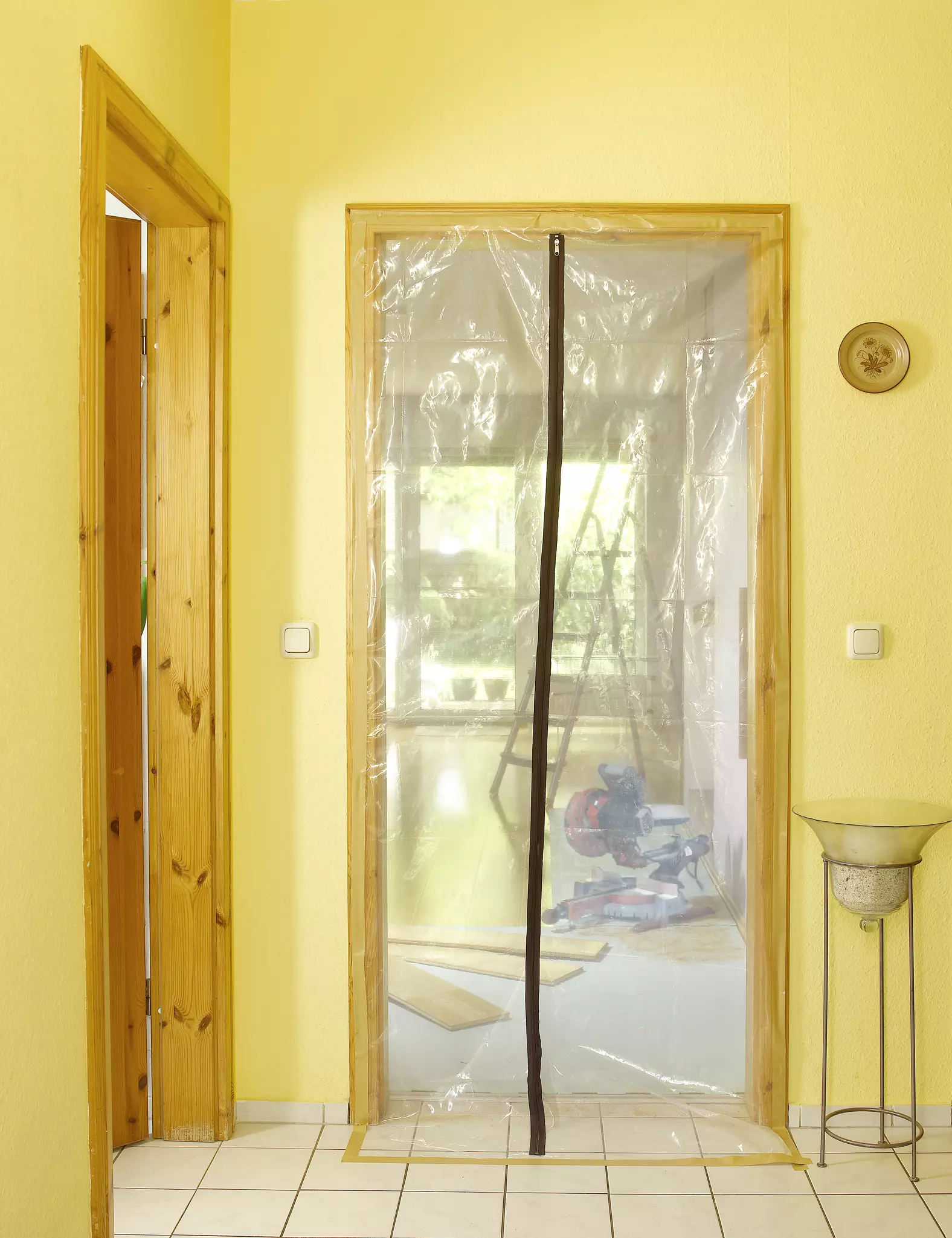 kwb-promo-dust-protection-door-49989919-example_usage-201